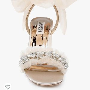 Badgley Mischka Satin and pearl 2 1/2 inch heel sandals. Blush pink. Size 9 New.